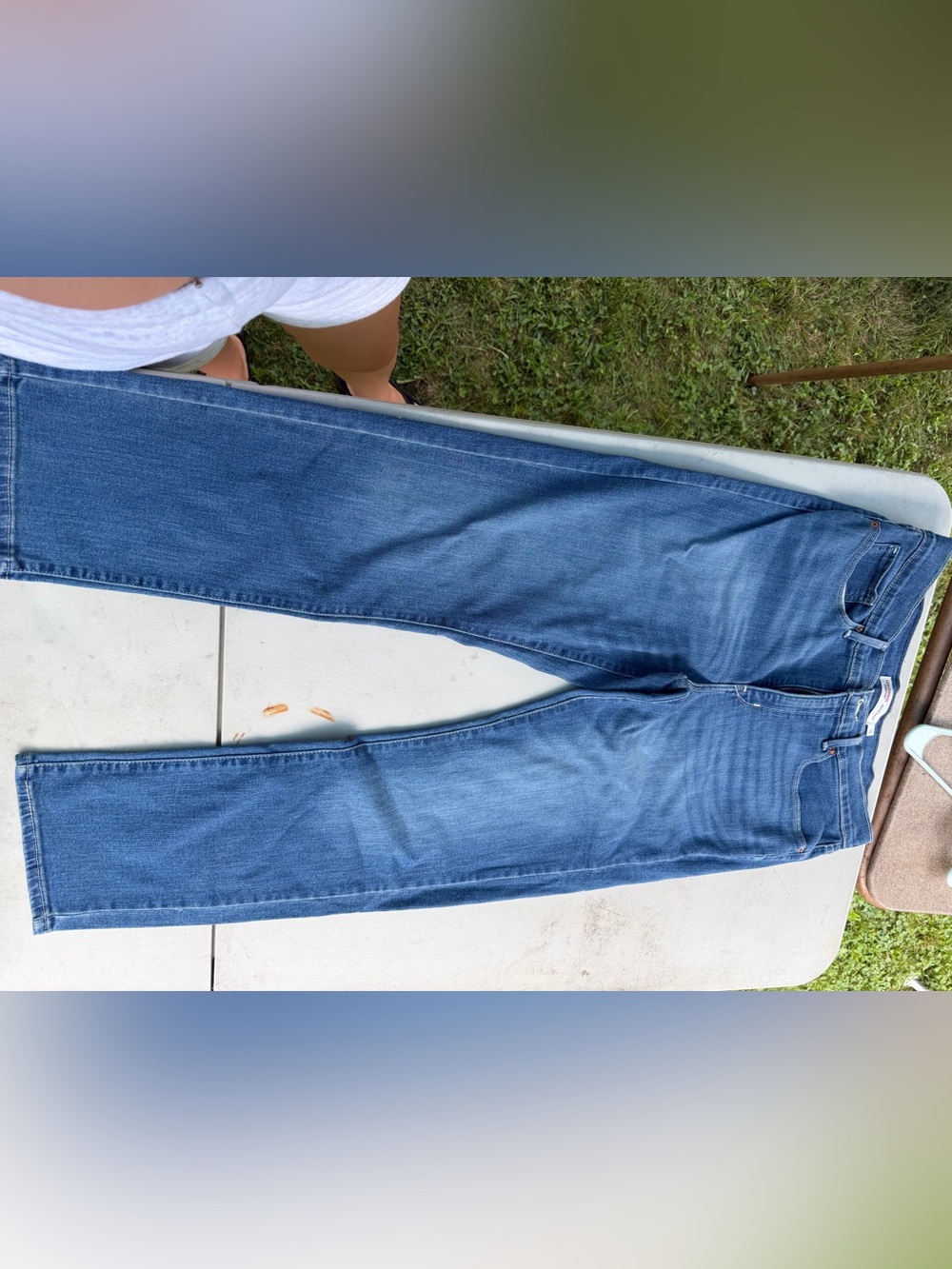Levis mid rise jeans